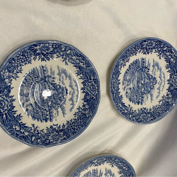 Five olde Staffordshire 5 1/2 inch saucers - Picture 3 of 11